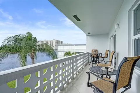 1001 N Riverside Dr #304, Pompano Beach, FL 33062