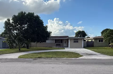 6940 SW 9th, Pembroke Pines, FL 33023
