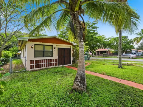 1090 NW 123rd St, North Miami, FL 33168