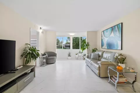 9660 Sunrise Lakes Blvd #103, Sunrise, FL 33322