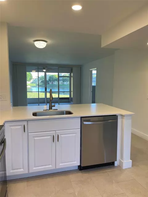 5890 NW 64th Ave #103, Fort Lauderdale, FL 33319