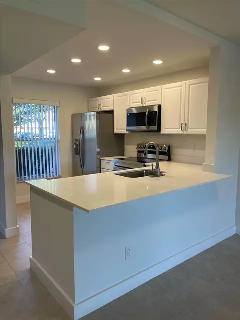 5890 NW 64th Ave #103, Fort Lauderdale, FL 33319