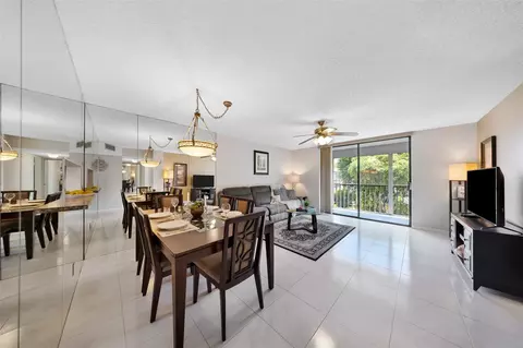 5250 Las Verdes Cir #317, Delray Beach, FL 33484