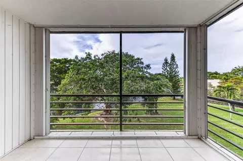 112 Royal Park Dr #3D, Oakland Park, FL 33309