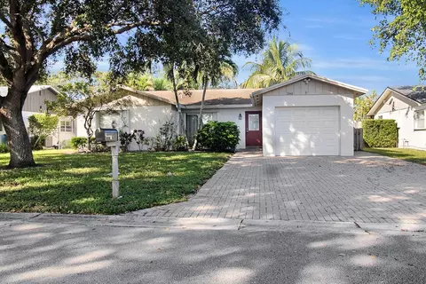 2440 NW 98th Ln, Coral Springs, FL 33065