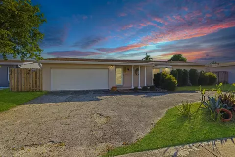 8570 NW 24th Ct, Sunrise, FL 33322
