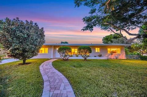 2100 Manatee Dr, Fort Lauderdale, FL 33316