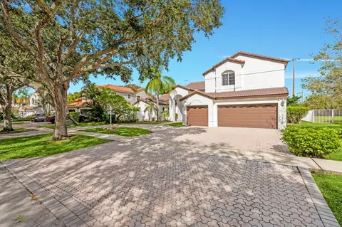 10475 Bermuda Dr, Hollywood, FL 33026