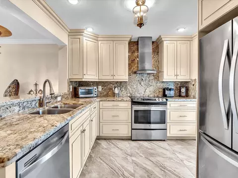 3990 NW 42nd Ave #308, Lauderdale Lakes, FL 33319