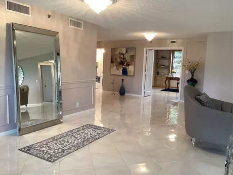 7567 Imperial Dr #201, Boca Raton, FL 33433