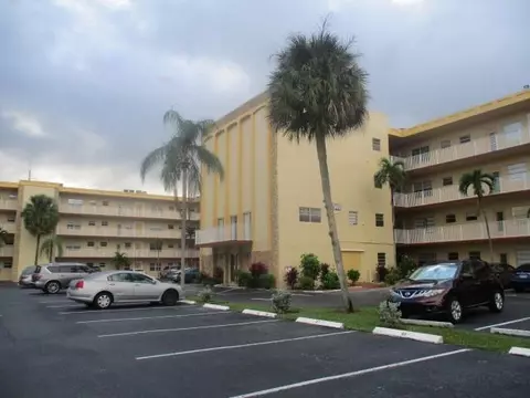 3940 NW 42nd Ave #113, Lauderdale Lakes, FL 33319