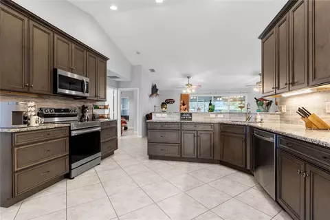 Kitchen - 1069 9th St, Okeechobee, FL 34974 photo 2 of 4