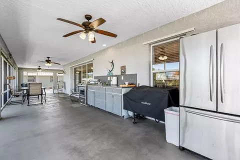 Kitchen - 1069 9th St, Okeechobee, FL 34974 photo 4 of 4