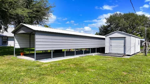 Exterior - 1069 9th St, Okeechobee, FL 34974 photo 5 of 10