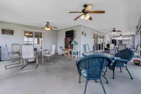 Exterior - 1069 9th St, Okeechobee, FL 34974 photo 6 of 10