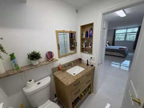 2901 NW 46th Ave #305, Lauderdale Lakes, FL 33313