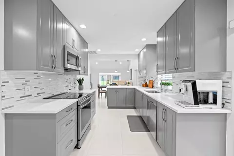 8020 Eastlake Dr, Boca Raton, FL 33433