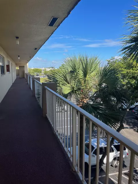 8225 Sunrise Lakes Blvd #301, Sunrise, FL 33322