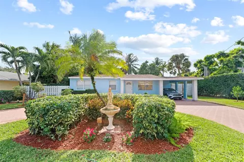 946 Alamanda Rd, West Palm Beach, FL 33405