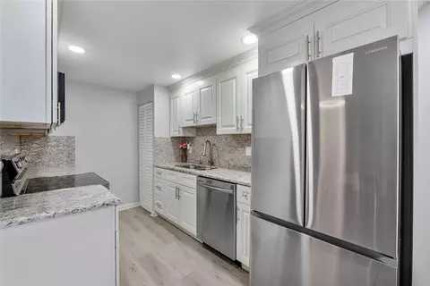 1052 Harwood #1052, Deerfield Beach, FL 33442