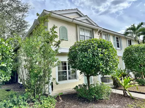 5679 NW 99th Ln, Coral Springs, FL 33076