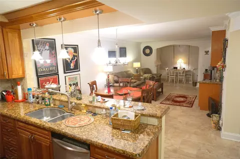 2851 Somerset Dr #103, Lauderdale Lakes, FL 33311