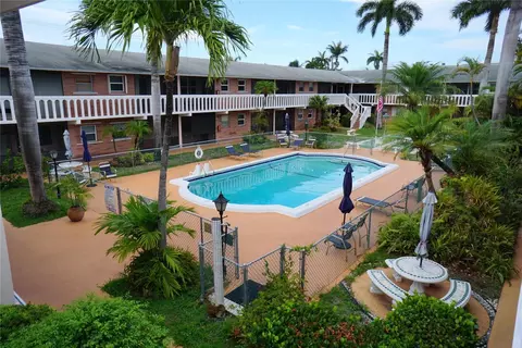 160 NE 8th #25 B, Hallandale Beach, FL 33009
