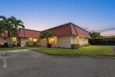 123 Amherst Ln #123, Lake Worth, FL 33467