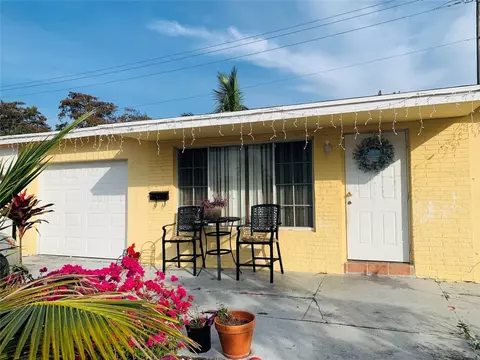 6231 SW 8th St, North Lauderdale, FL 33068