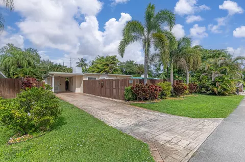 1717 SW 12th Ct, Fort Lauderdale, FL 33312