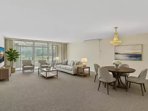 625 S Oaks Dr #305, Pompano Beach, FL 33069