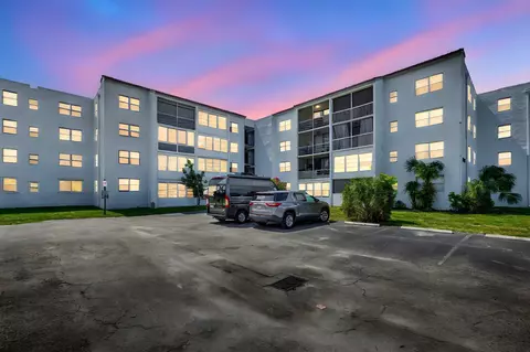 2800 Somerset Dr #218J, Lauderdale Lakes, FL 33311