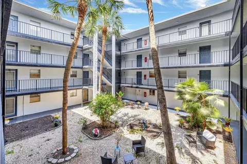 2800 Somerset Dr #218J, Lauderdale Lakes, FL 33311