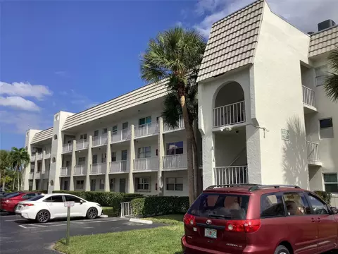 8220 Sunrise Lakes Blvd #110, Sunrise, FL 33322