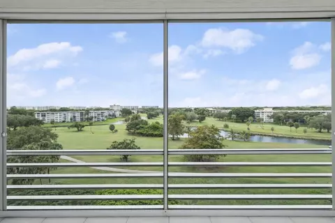 3520 Oaks #806, Pompano Beach, FL 33069