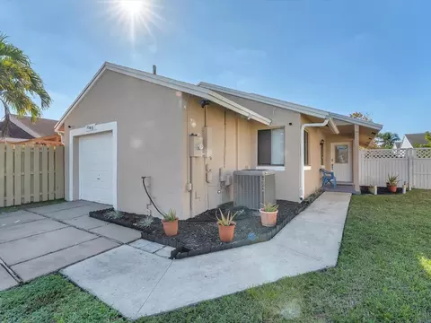 1160 SW 110th, Pembroke Pines, FL 33025