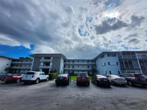 1201 Hillcrest Ct #105, Hollywood, FL 33021