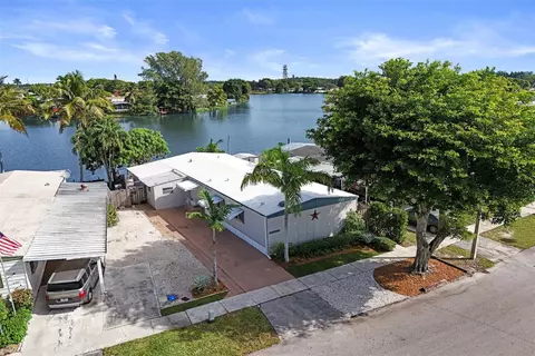 21851 S Heritage Cir, Pembroke Pines, FL 33029