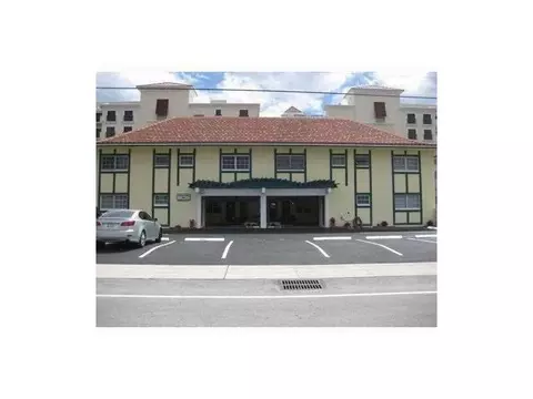 2404 NE 33rd Ave #12, Fort Lauderdale, FL 33305