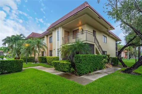 301 Lakeview #204, Weston, FL 33326