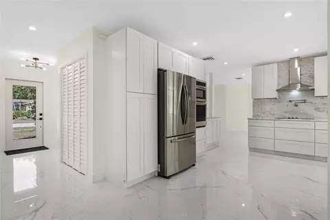 5900 SW 17th St, Plantation, FL 33317