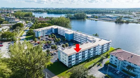 4311 Crystal Lake Dr #421, Pompano Beach, FL 33064