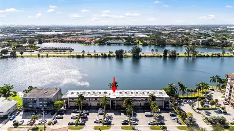 1100 Crystal Lake Dr #209, Pompano Beach, FL 33064