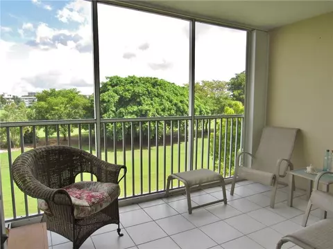 2661 S S Crse #404, Pompano Beach, FL 33069