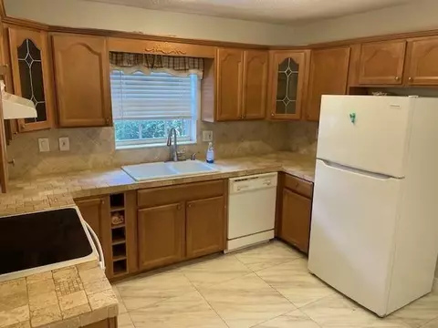 355 Sunshine Dr, Coconut Creek, FL 33066