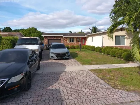 6561 SW 9th, North Lauderdale, FL 33068