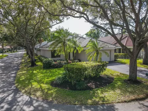 1867 NW 99th Ave, Plantation, FL 33322