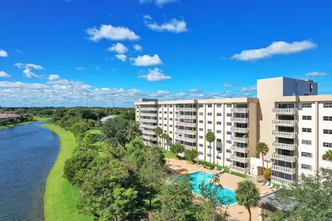 800 NE 195th St #601, Miami, FL 33179