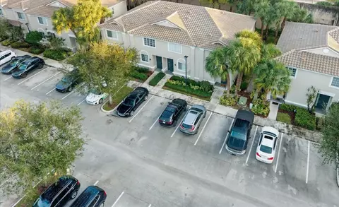 4740 NW 57th Pl, Coconut Creek, FL 33073