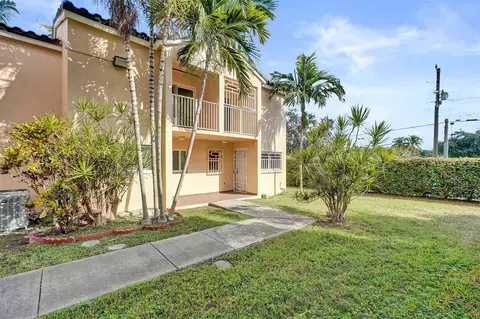 2500 NW 28th St #716, Miami, FL 33142